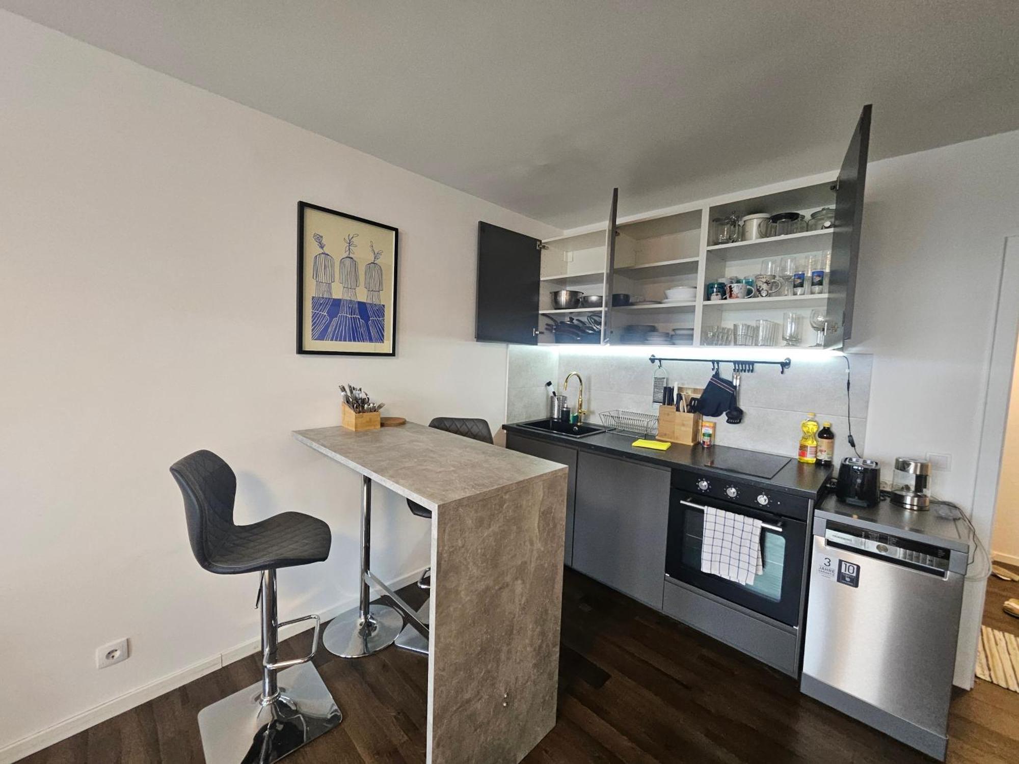 Ehrenfeld - Bright 32m2 Flat